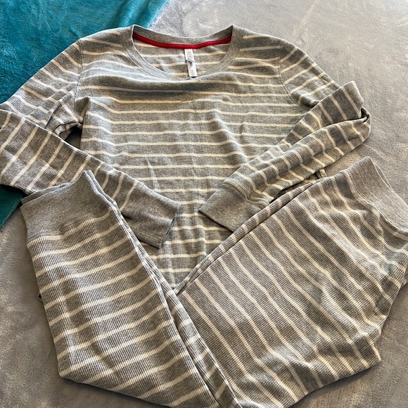 Gray and white thermal pajamas size medium by Gilligan & O’Malley - Picture 5 of 8